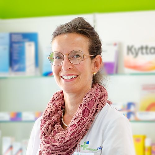 Foto ritratto di Paola Lucca nella Farmacia 5 vie Locarno